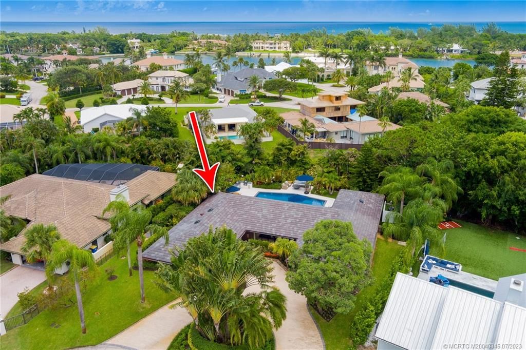 Photo of 17307 SE Galway Court, Jupiter, FL 33469 (MLS # M20040345)