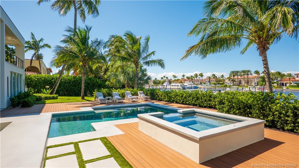 6879 SE South Marina