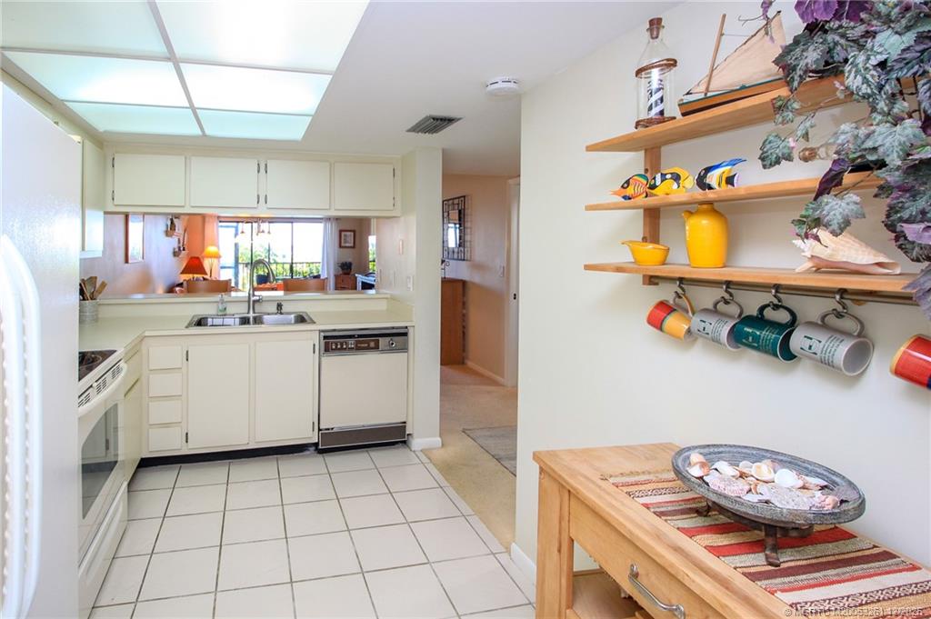 Stuart, Florida 34996, United States, 2 Bedrooms Bedrooms, ,2 BathroomsBathrooms,Residential,Active,250956