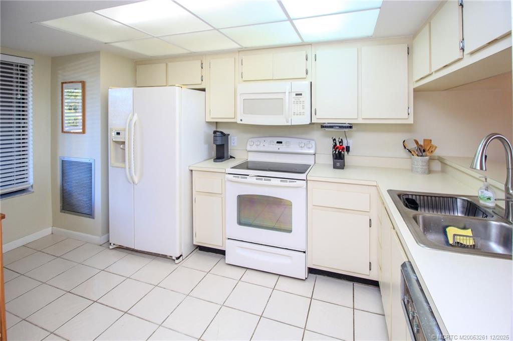 Stuart, Florida 34996, United States, 2 Bedrooms Bedrooms, ,2 BathroomsBathrooms,Residential,Active,250956