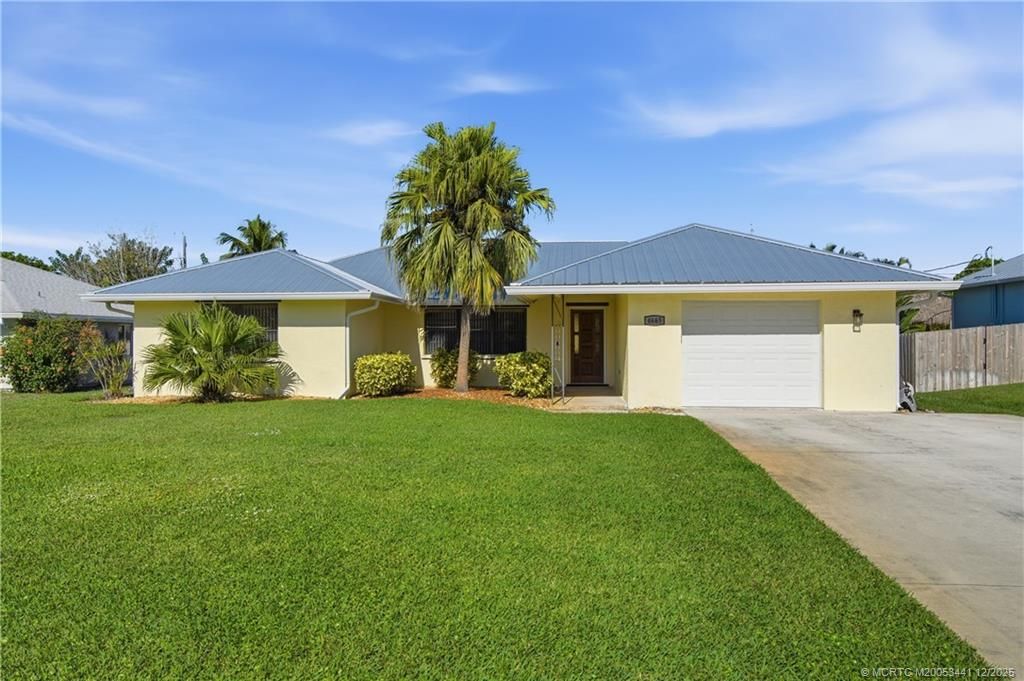 Photo of 4665 SE Manatee Terrace, Stuart, FL 34997 (MLS # M20053441)