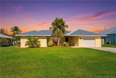 Photo of 4665 SE Manatee Terrace, Stuart, FL 34997 (MLS # M20053441)