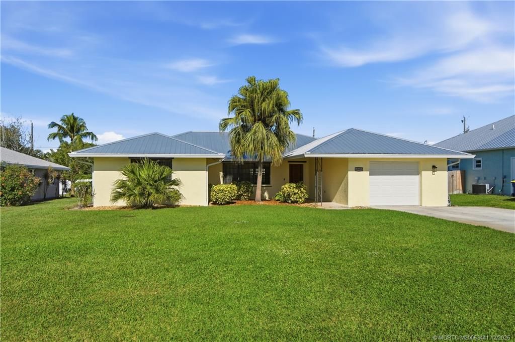 Photo of 4665 SE Manatee Terrace, Stuart, FL 34997 (MLS # M20053441)