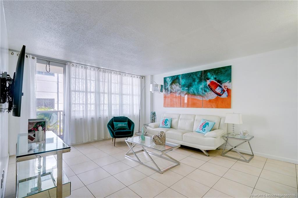 Hollywood, Florida 33019, United States, 1 Bedroom Bedrooms, ,2 BathroomsBathrooms,Residential,Active,188553