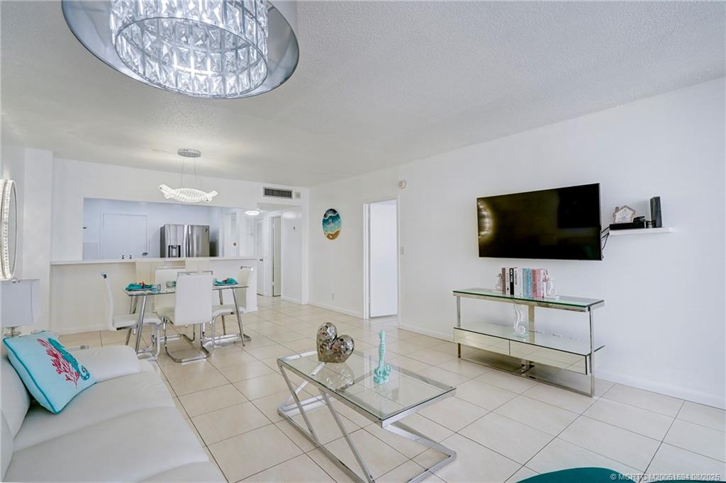 Hollywood, Florida 33019, United States, 1 Bedroom Bedrooms, ,2 BathroomsBathrooms,Residential,Active,188553