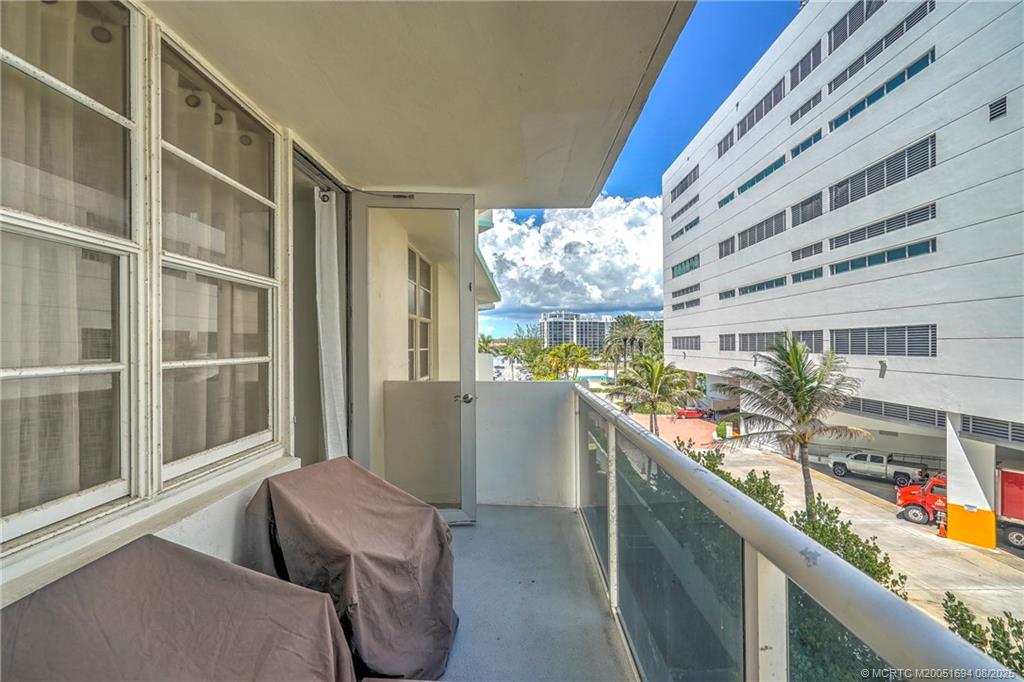Hollywood, Florida 33019, United States, 1 Bedroom Bedrooms, ,2 BathroomsBathrooms,Residential,Active,188553
