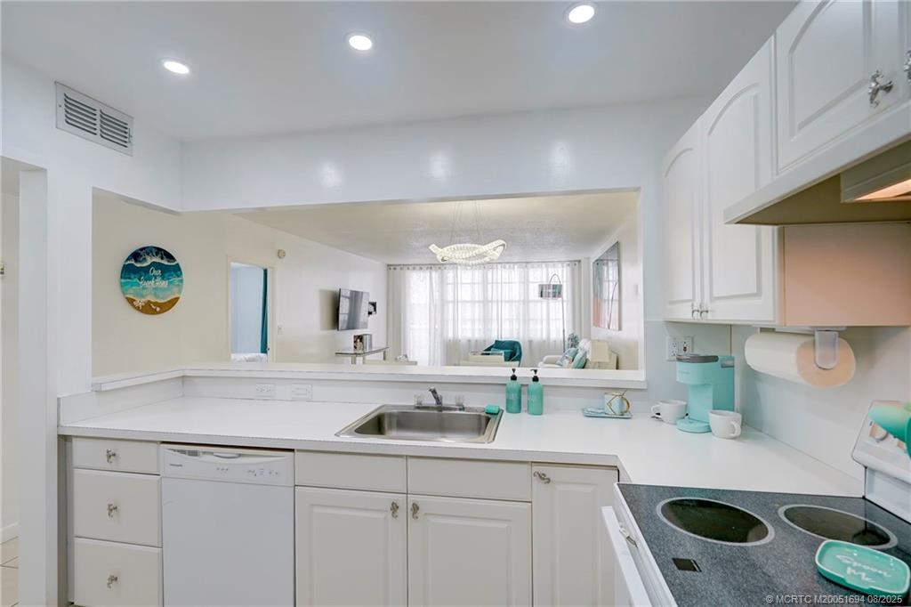 Hollywood, Florida 33019, United States, 1 Bedroom Bedrooms, ,2 BathroomsBathrooms,Residential,Active,188553