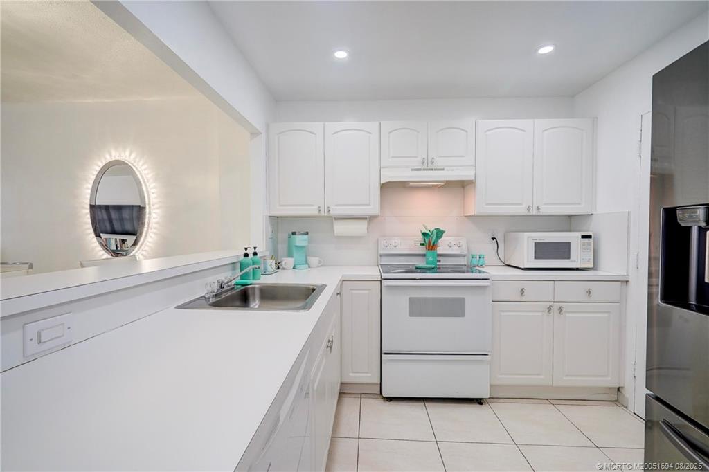 Hollywood, Florida 33019, United States, 1 Bedroom Bedrooms, ,2 BathroomsBathrooms,Residential,Active,188553