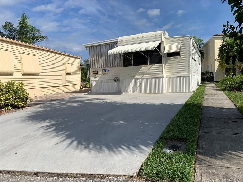 Photo of 471 Nettles Boulevard, Jensen Beach, FL 34957 (MLS # M20044716)