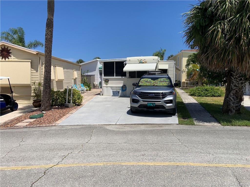 Photo of 471 Nettles Boulevard, Jensen Beach, FL 34957 (MLS # M20044716)