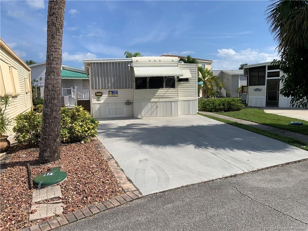 Photo of 471 Nettles Boulevard, Jensen Beach, FL 34957 (MLS # M20044716)