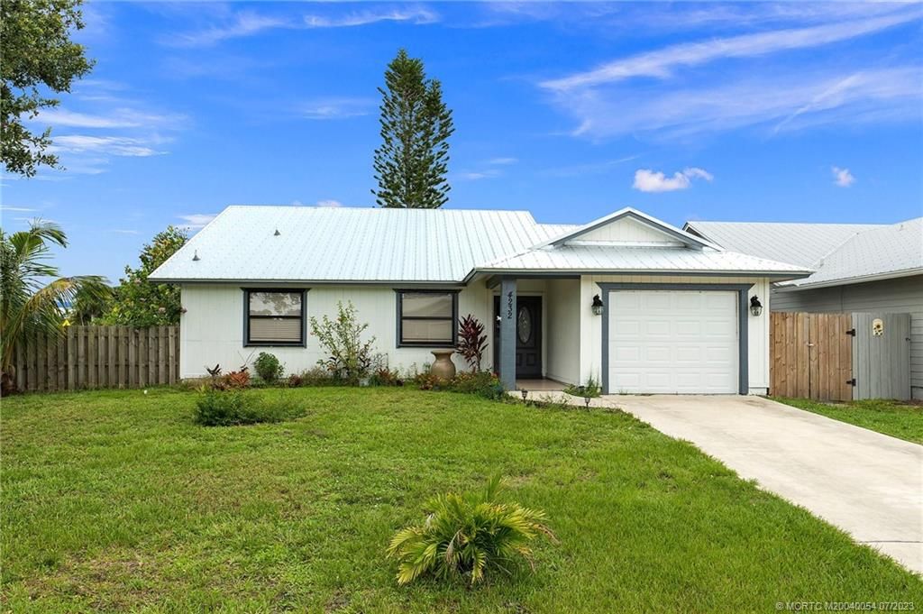 Photo of 4232 SE Jacaranda Street, Stuart, FL 34997 (MLS # M20040054)