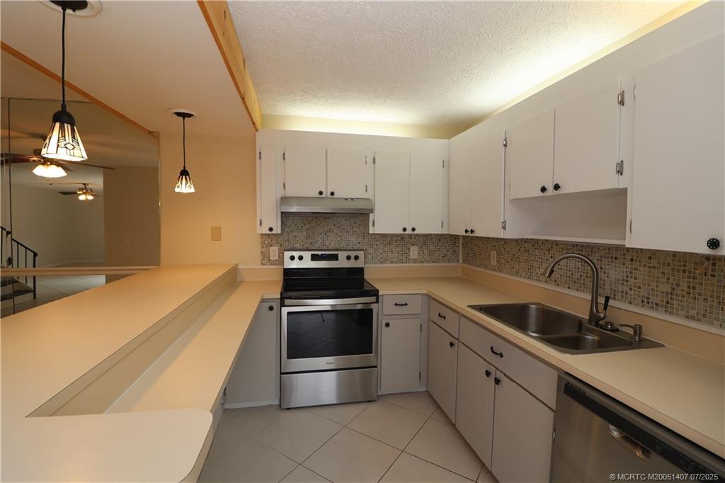 Stuart, Florida 34994, United States, 2 Bedrooms Bedrooms, ,3 BathroomsBathrooms,Residential,Active,170559
