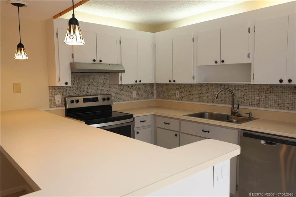 Stuart, Florida 34994, United States, 2 Bedrooms Bedrooms, ,3 BathroomsBathrooms,Residential,Active,170559