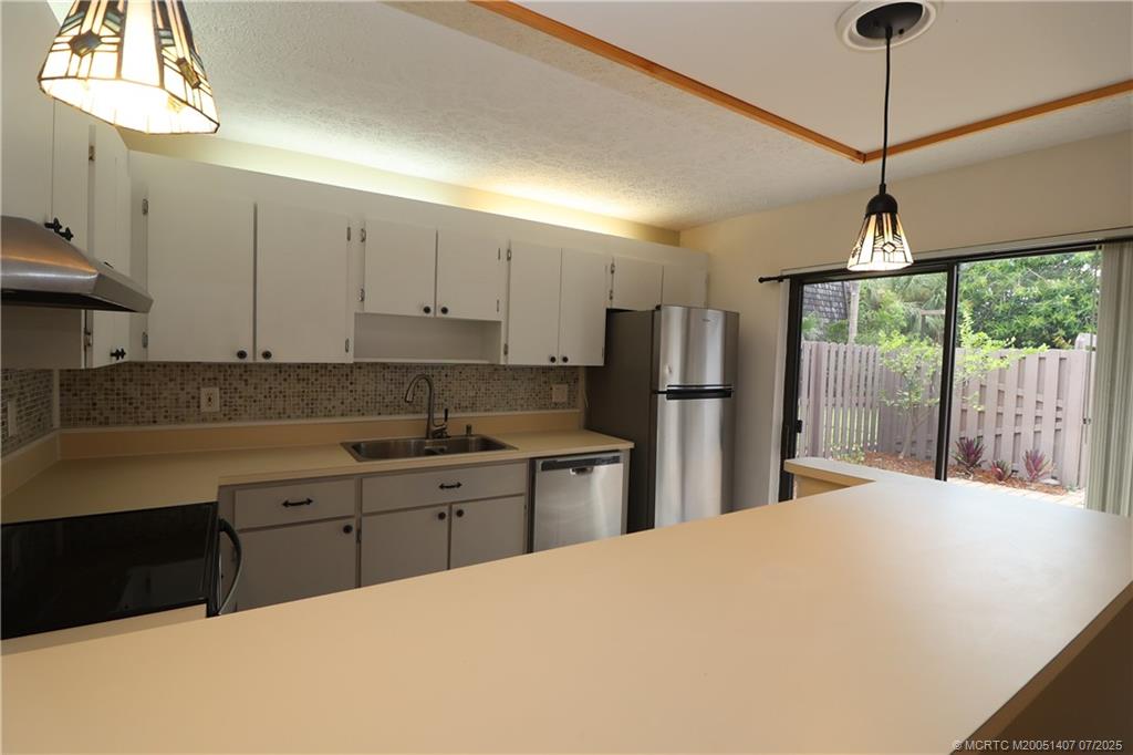 Stuart, Florida 34994, United States, 2 Bedrooms Bedrooms, ,3 BathroomsBathrooms,Residential,Active,170559