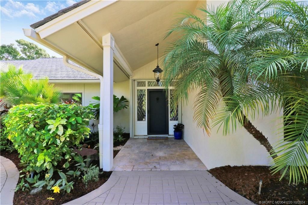 Photo of 6245 SE Ironwood Circle, Stuart, FL 34997 (MLS # M20041220)