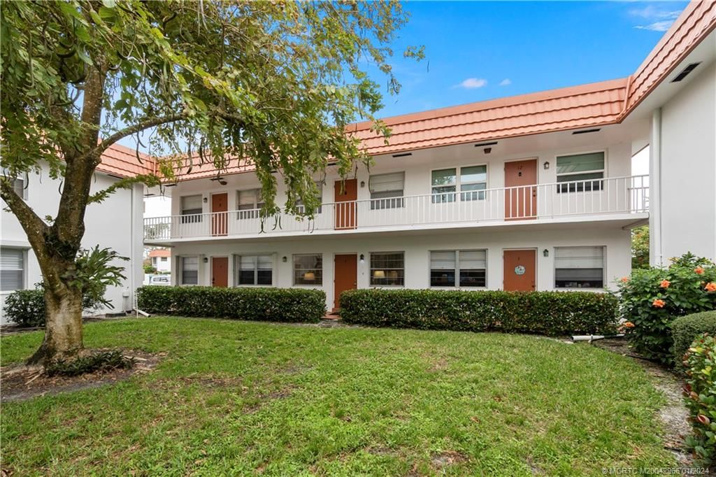 Photo of 2600 SE Ocean Boulevard #KK4, Stuart, FL 34996 (MLS # M20042966)