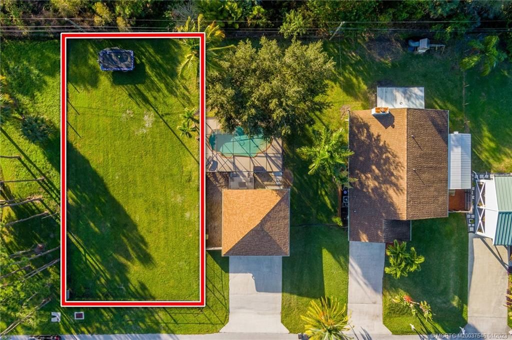 Photo of 6274 SE Vista Avenue, Stuart, FL 34997 (MLS # M20037546)