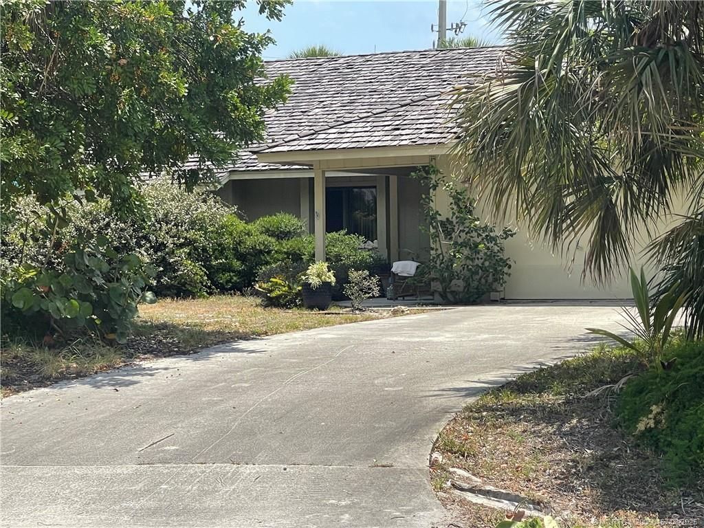 Photo of 1128 NE Quinn Place, Jensen Beach, FL 34957 (MLS # M20050457)
