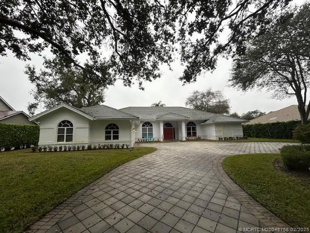 Photo of 18240 SE Heritage Drive, Jupiter, FL 33469 (MLS # M20048758)