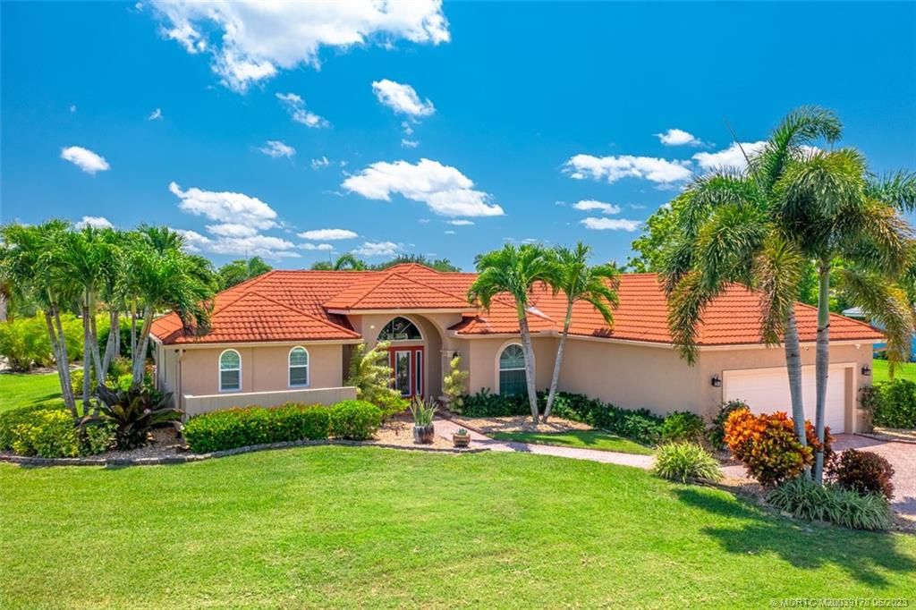 Photo of 2642 NW South Shore Road, Stuart, FL 34994 (MLS # M20039178)