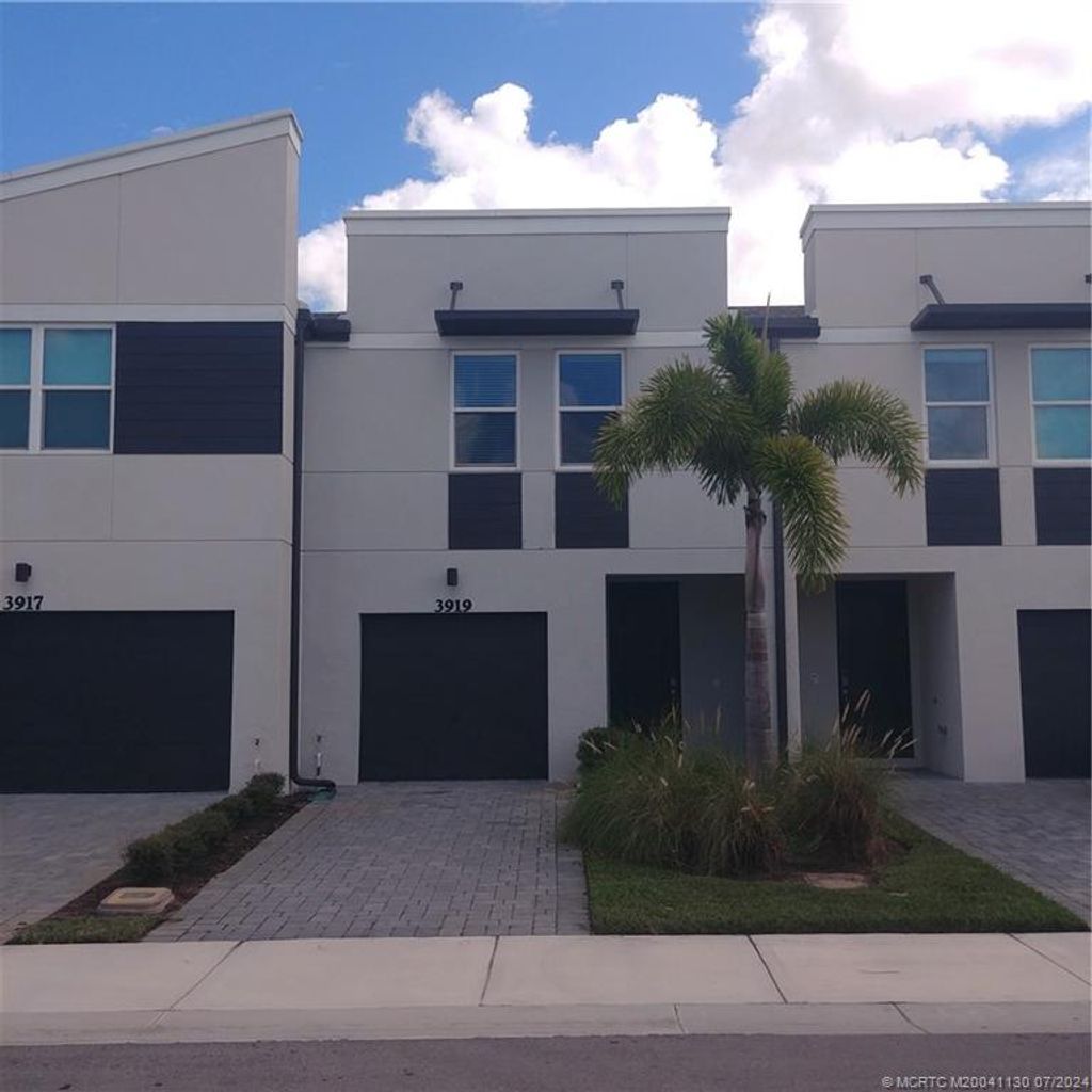 Photo of 3919 SE Mentmore Lane, Stuart, FL 34997 (MLS # M20041130)