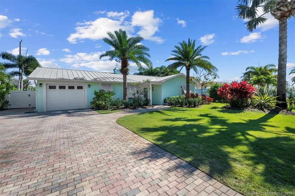Photo of 1604 Summer Avenue, Jupiter, FL 33469 (MLS # M20043020)