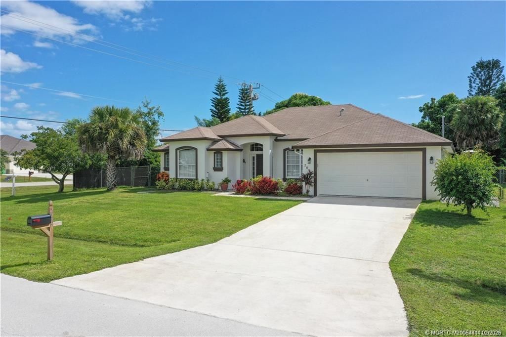 Photo of 2097 SE Dranson Circle, Port Saint Lucie, FL 34952 (MLS # M20054411)