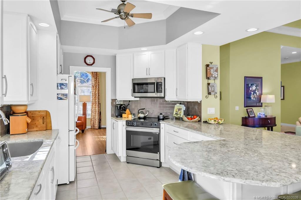 8121 SE Paurotis Lane