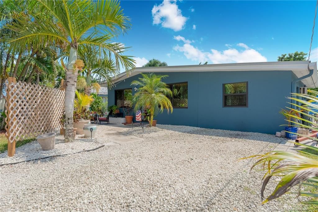 Photo of 1168 SW 33rd Street, Palm City, FL 34990 (MLS # M20040956)
