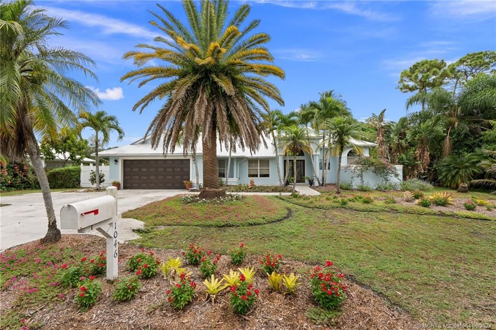 Photo of 1046 SW Sand Oak Drive, Palm City, FL 34990 (MLS # M20045864)