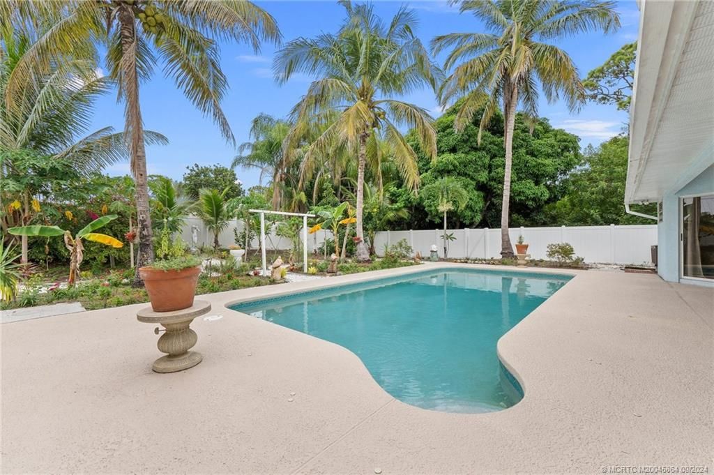 Photo of 1046 SW Sand Oak Drive, Palm City, FL 34990 (MLS # M20045864)