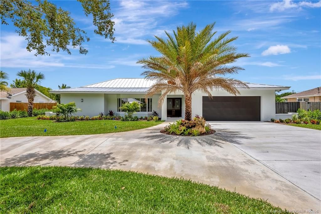 Photo of 351 Country Club Drive, Tequesta, FL 33469 (MLS # M20052637)