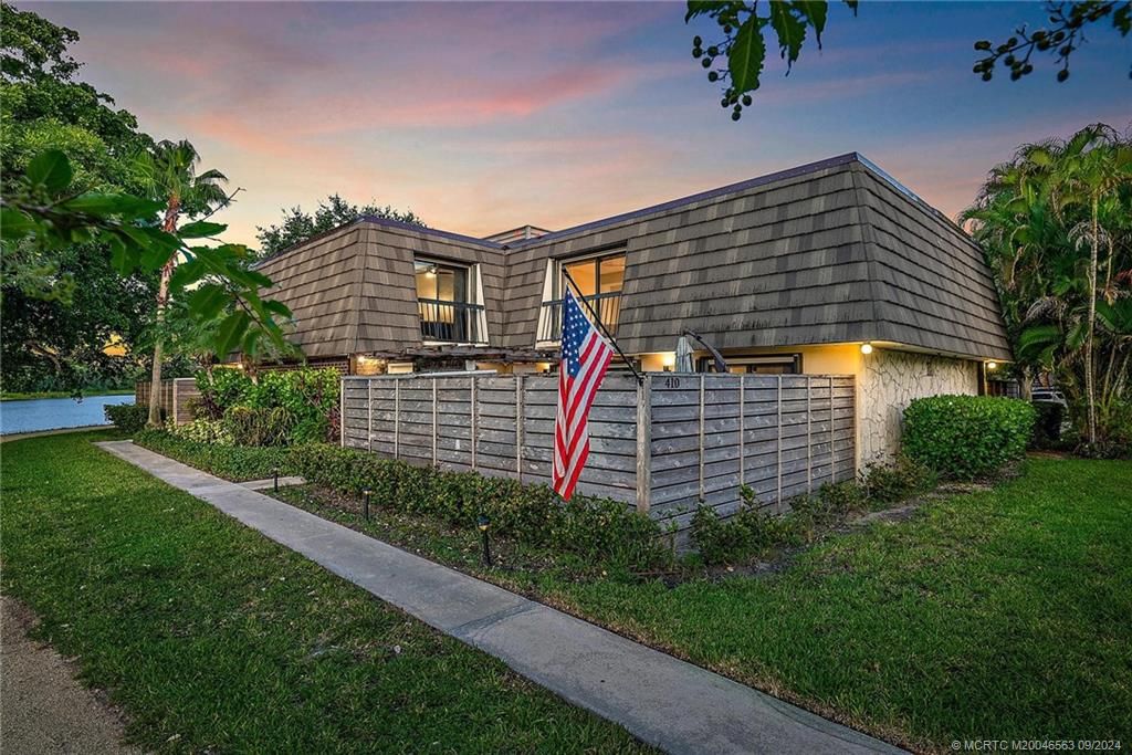 Photo of 410 4th Terrace, Palm Beach Gardens, FL 33418 (MLS # M20046563)