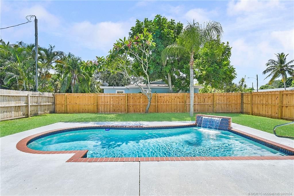 Photo of 7292 SE Mulberry Drive, Hobe Sound, FL 33455 (MLS # M20046195)