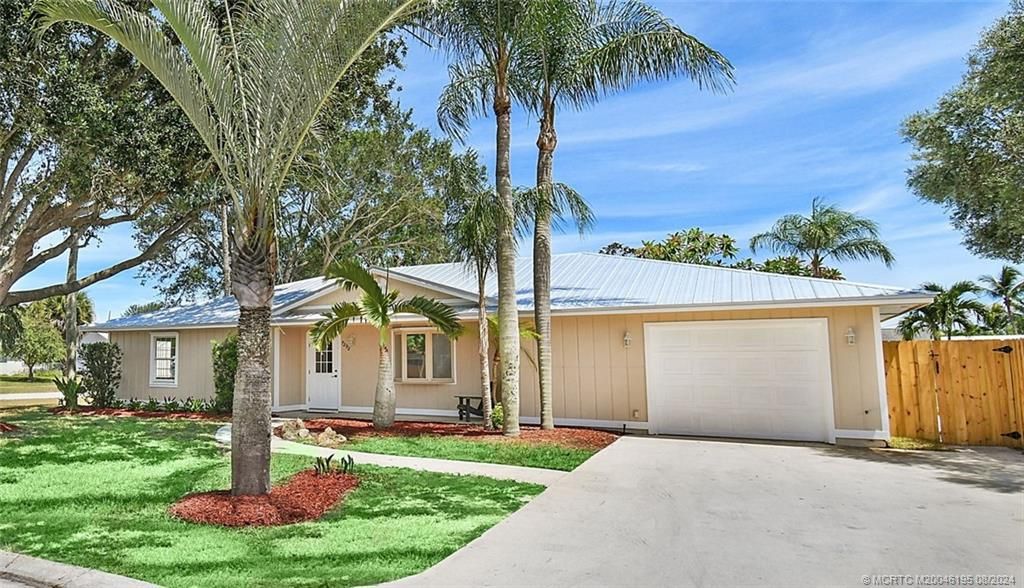 Photo of 7292 SE Mulberry Drive, Hobe Sound, FL 33455 (MLS # M20046195)