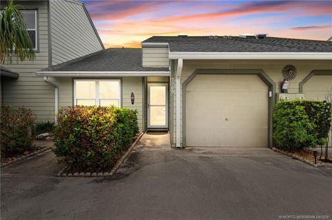 Townhouse For Sale - 3289 NE Holly Creek Drive<br/> Martin County, Jensen Beach, FL 34957