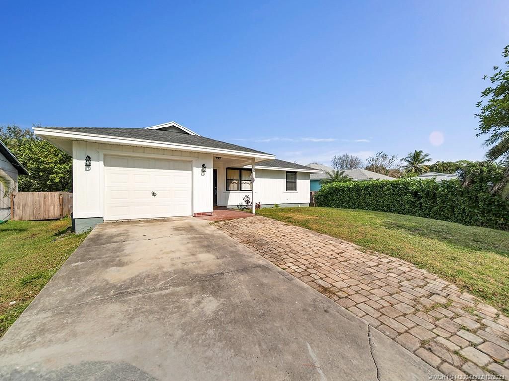 Photo of 3775 SE Middle Street, Stuart, FL 34997 (MLS # M20042392)