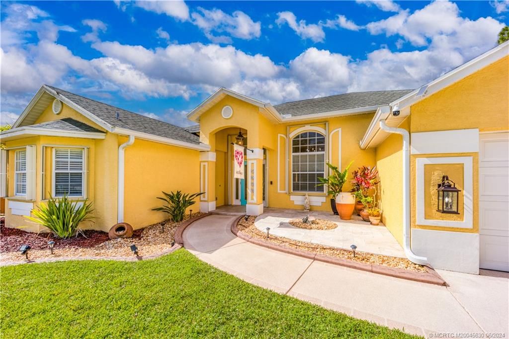 Photo of 5936 NW Brenda Circle, Port Saint Lucie, FL 34986 (MLS # M20045630)