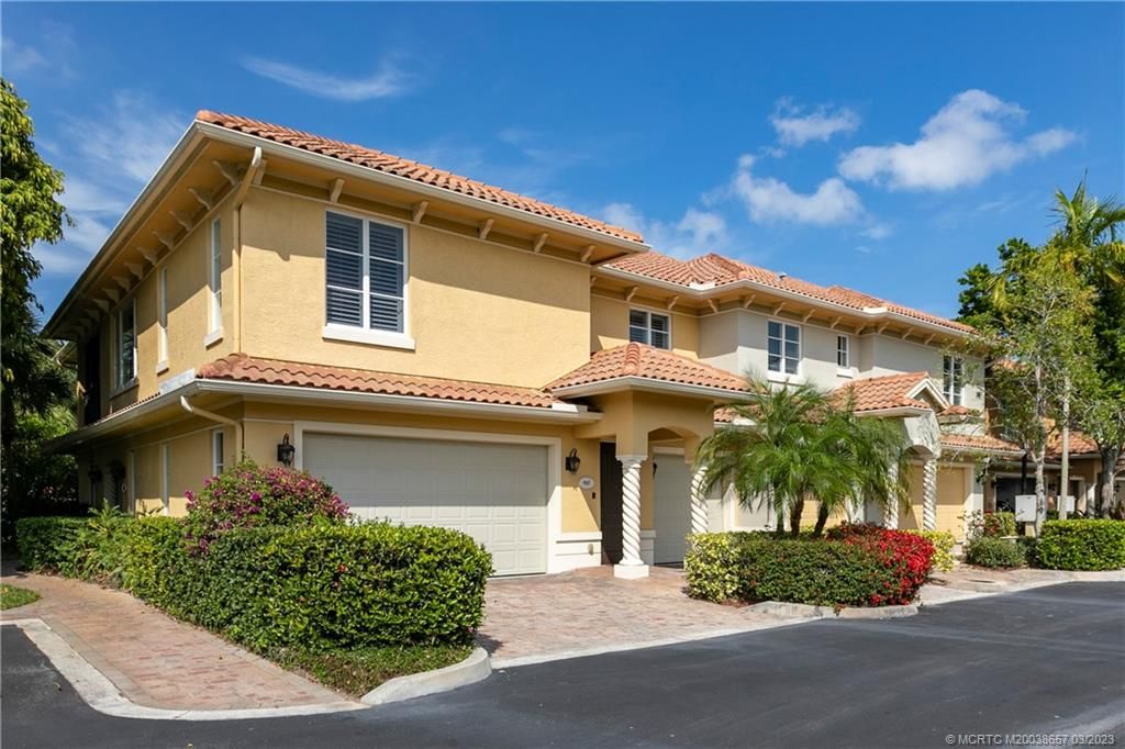 Photo of 907 SE Willoughby Trace, Stuart, FL 34997 (MLS # M20038657)