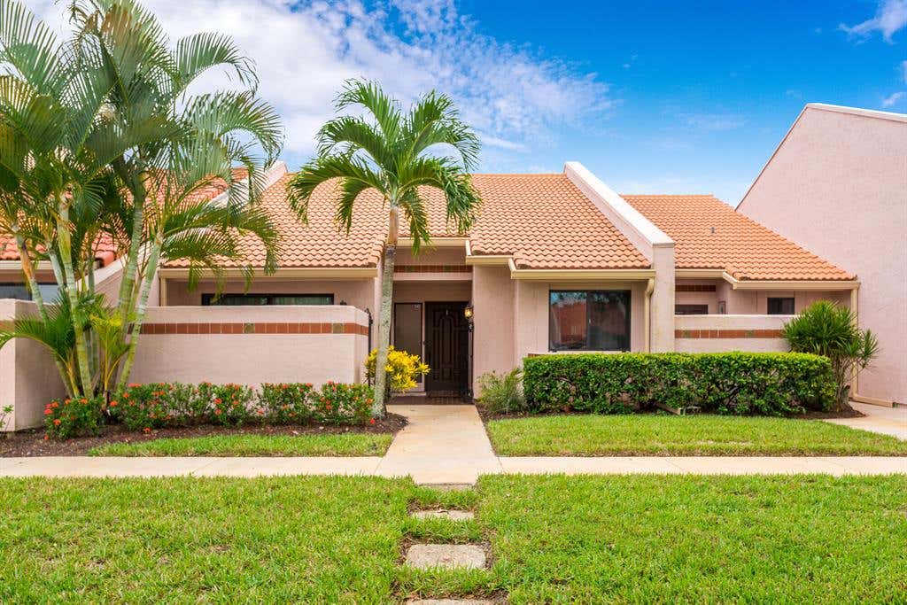 Photo of 3513 SE Sandpiper Circle, Port Saint Lucie, FL 34952 (MLS # M20056669)