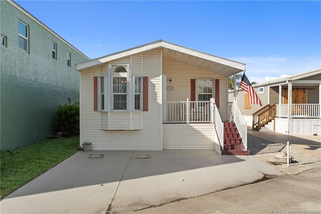 Photo of 2142 Nettles Boulevard, Jensen Beach, FL 34957 (MLS # M20050876)