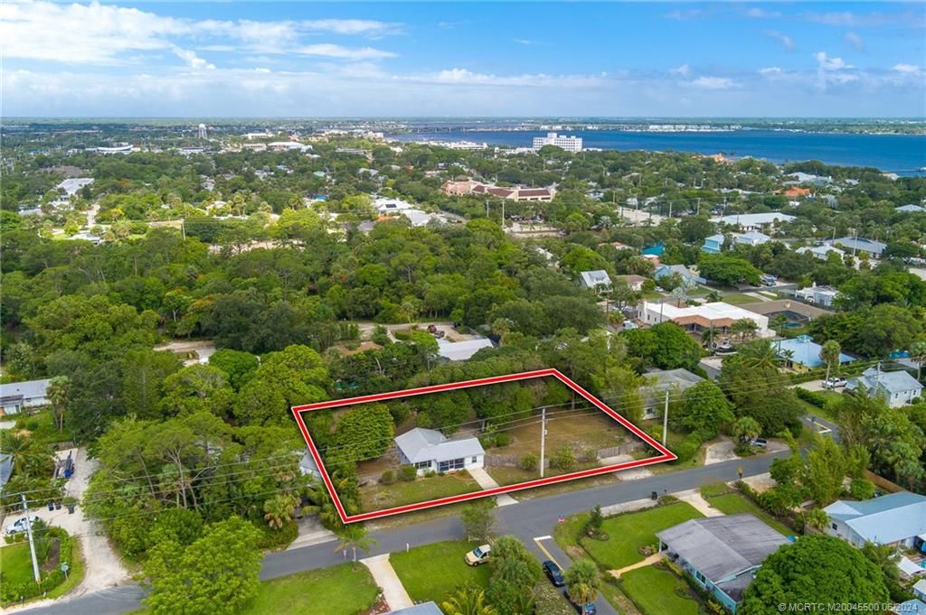 Photo of 516 SE Alamanda Way, Stuart, FL 34996 (MLS # M20045500)