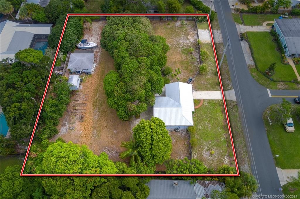 Photo of 516 SE Alamanda Way, Stuart, FL 34996 (MLS # M20045500)