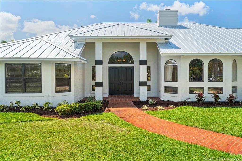 Photo of 4704 SW Bermuda Way, Palm City, FL 34990 (MLS # M20050218)