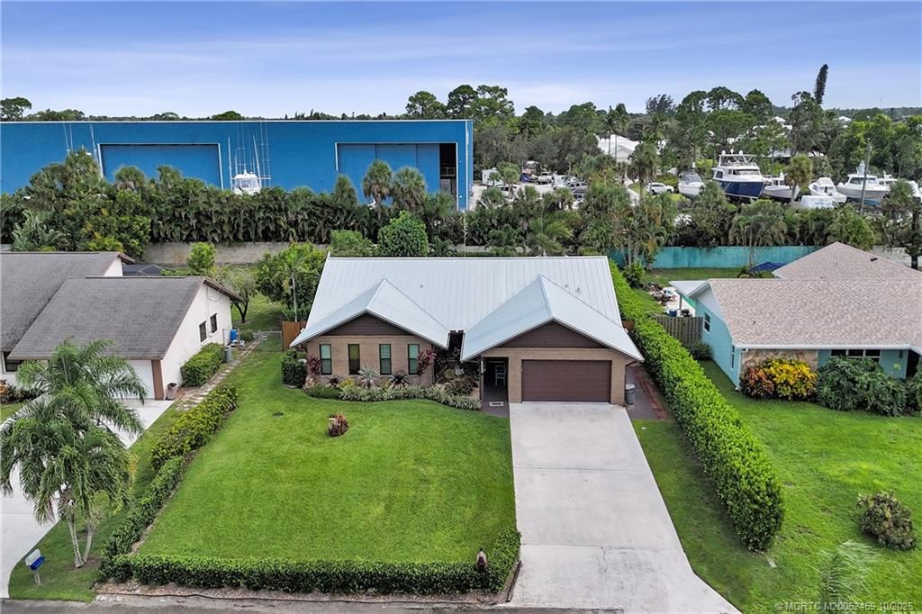 Photo of 4706 SE Manatee Terrace, Stuart, FL 34997 (MLS # M20052459)