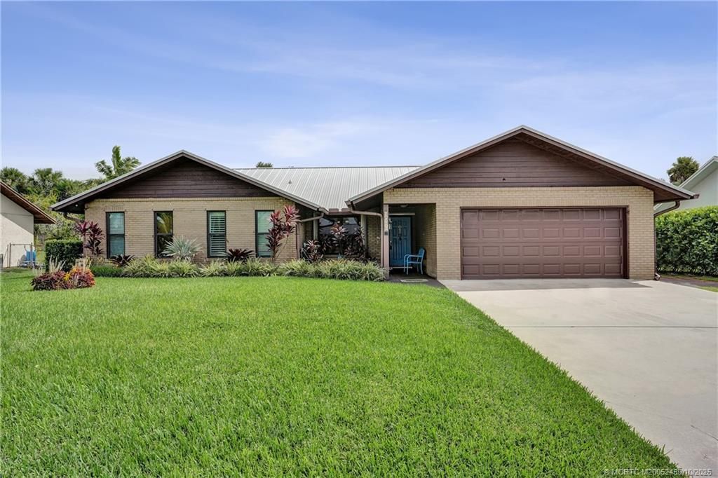 Photo of 4706 SE Manatee Terrace, Stuart, FL 34997 (MLS # M20052459)