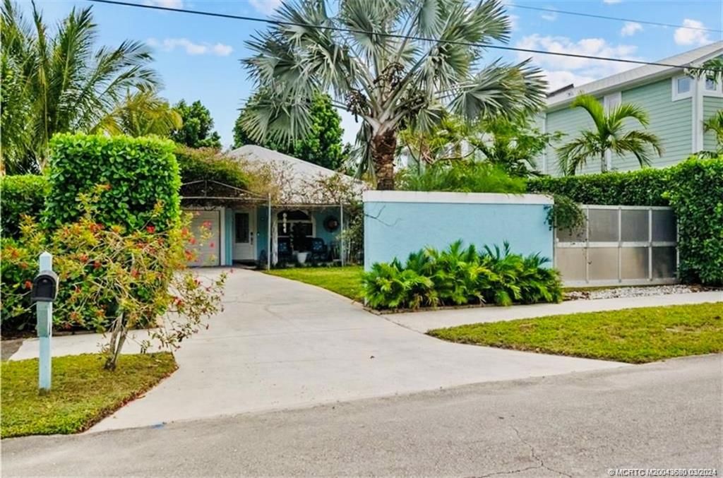 Photo of 9182 SE Apollo Street, Hobe Sound, FL 33455 (MLS # M20043680)