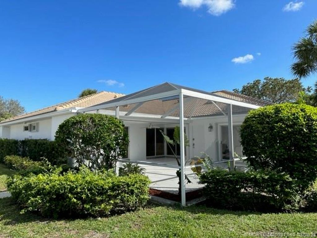 Photo of 6101 Red Oak Court, Palm Beach Gardens, FL 33410 (MLS # M20037540)