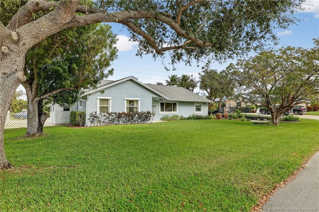 Photo of 9496 SE Park Street, Hobe Sound, FL 33455 (MLS # M20053703)